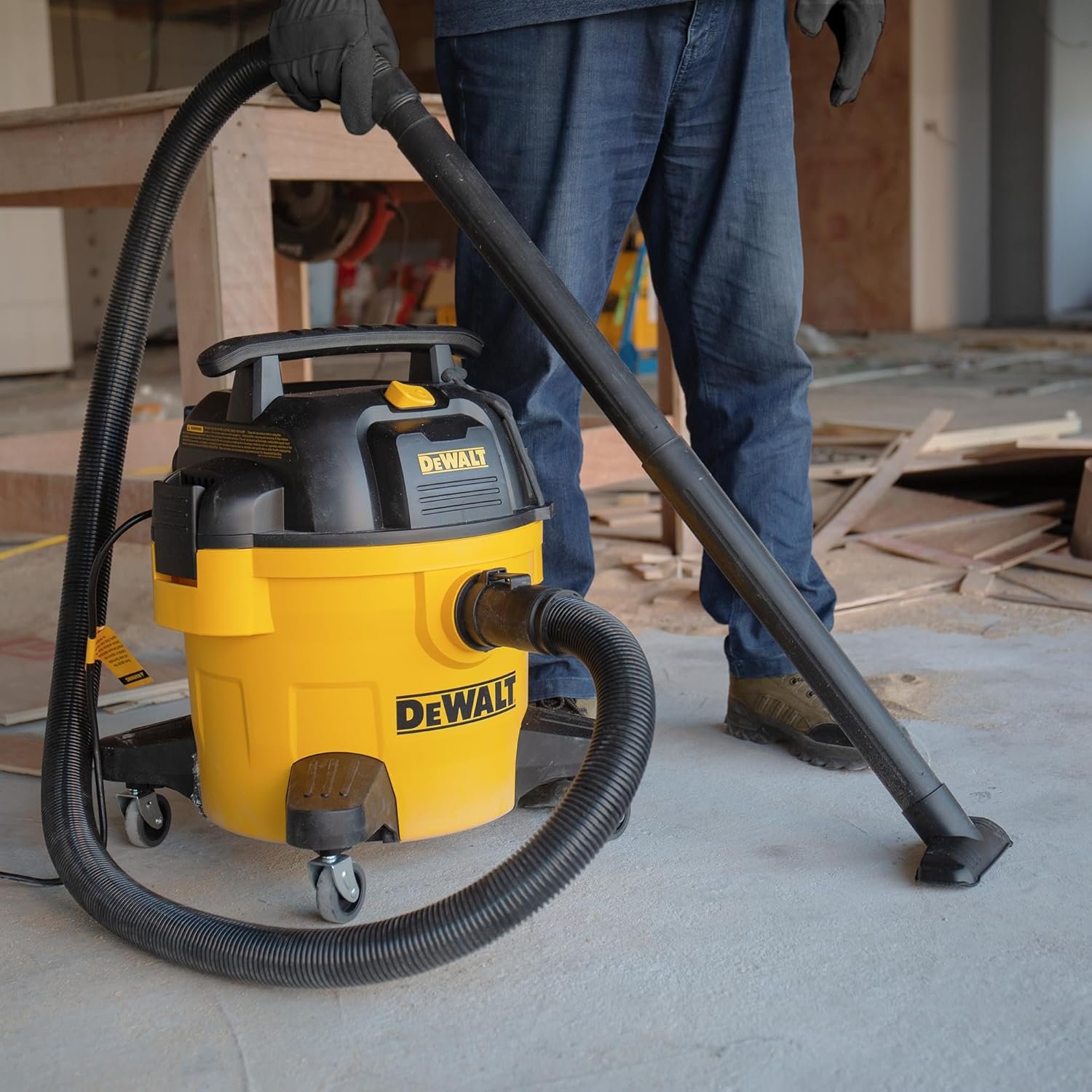 DEWALT DXV06P 6 Gallon 4 Peak HP Poly Wet/Dry Shop Vacuum with Blower Function
